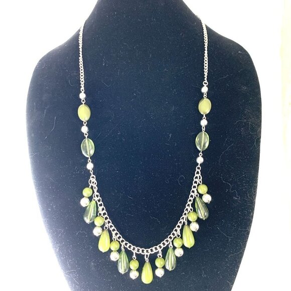 Paparazzi Necklace & Earring Set Silver Tone With Green Faux Gems NWT - Picture 1 of 2